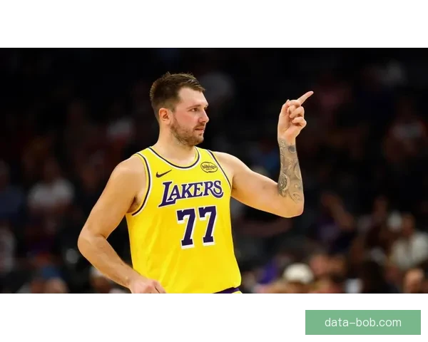 里夫斯腹斜肌二级受伤治疗方案及湖人季后赛潜在轮换分析